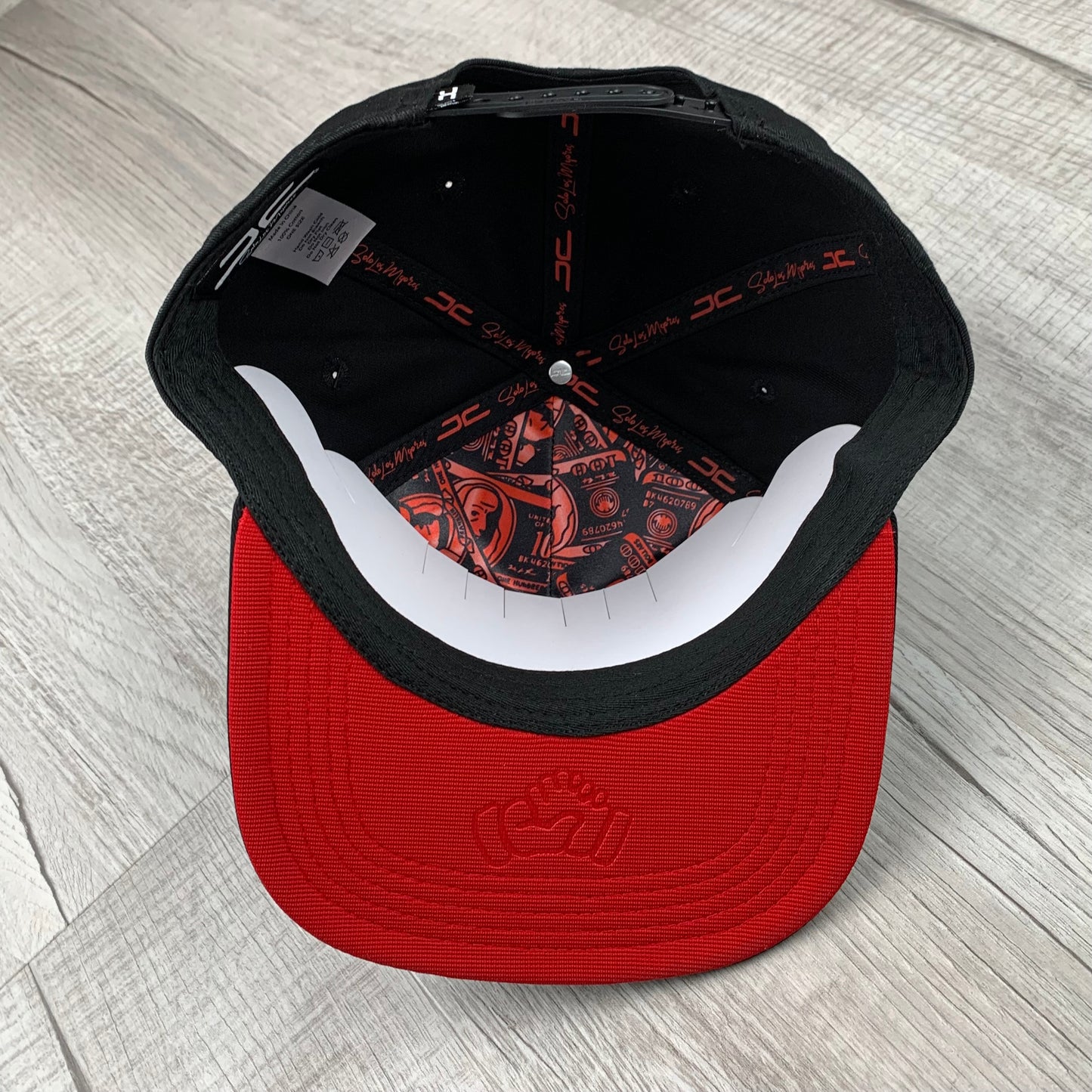 Business Pin Black/Red Cap